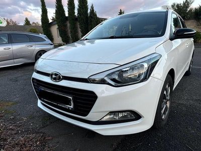 Gebraucht Hyundai i20 Passion 84 PS (61 kW) 2018 Weiß Kleinwagen