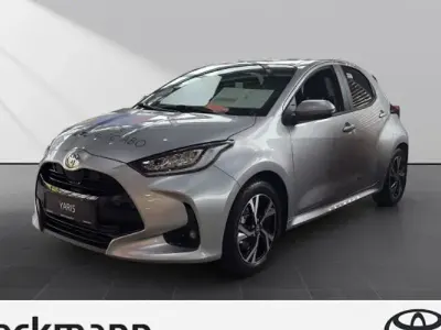 Neu Toyota Yaris Hybrid 117 PS (86 kW) 2026 Silber Limousine