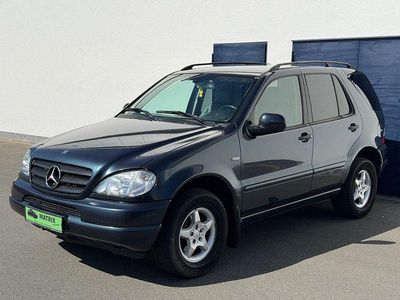Second-hand Mercedes ML270 163 CP (119 kW) 2001 Negru SUV