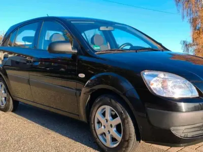 Gebraucht Kia Rio 75 PS (55 kW) 2009 Schwarz Limousine