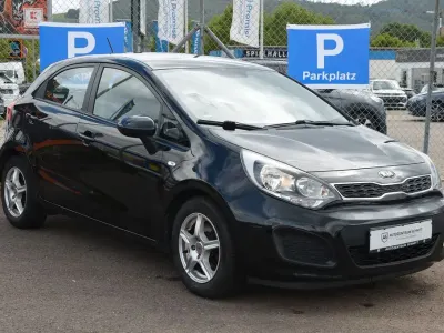 Używany Kia Rio Edition 7 86 KM (63 kW) 2014 Czarny Sedan/Limuzyna