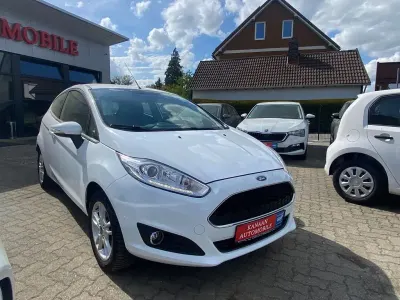 Gebraucht Ford Fiesta Celebration 80 PS (58 kW) 2016 Weiß Kleinwagen