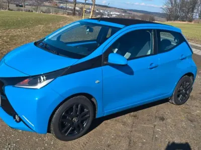 Gebraucht Toyota Aygo X-wave 69 PS (50 kW) 2016 Blau Kleinwagen