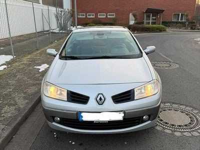 Grau Gebraucht 2007 Renault Mégane Cabriolet Cabrio | 3.650 € (Teuer)