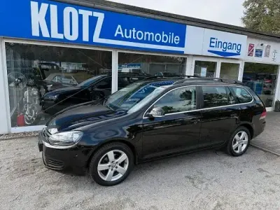Gebraucht VW Golf VI 105 PS (77 kW) 2011 Ebenholzschwarz Kleinwagen