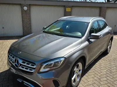Gebraucht Mercedes GLA200 156 PS (114 kW) 2019 Grau SUV