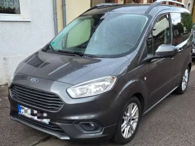 Gebraucht Ford Tourneo Titanium 101 PS (74 kW) 2018 Grau Kombi