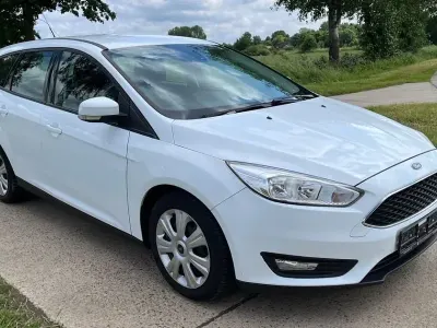 Gebraucht Ford Focus Ambiente 95 PS (69 kW) 2015 Weiß Limousine