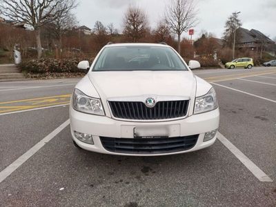 gebraucht Skoda Octavia Kombi 1,6l D Allrad 4x4 Bj.2011, 129350km