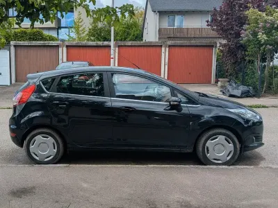 Gebraucht Ford Fiesta 101 PS (74 kW) 2013 Schwarz Limousine