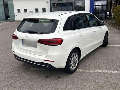 Gebraucht Mercedes B180 116 PS (85 kW) 2019 Weiß Van / Kleinbus