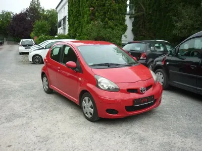Gebraucht Toyota Aygo Cool 68 PS (50 kW) 2010 Rot Kleinwagen