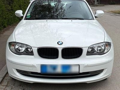 Usata BMW 116 122 CV (89 kW) 2010 Bianco Utilitaria