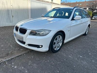 Weiß Gebraucht 2009 BMW 320 Kombi | 2.800 € (Fairer Preis)