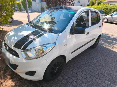 Gebraucht Hyundai i10 70 PS (51 kW) 2013 Weiß Kleinwagen