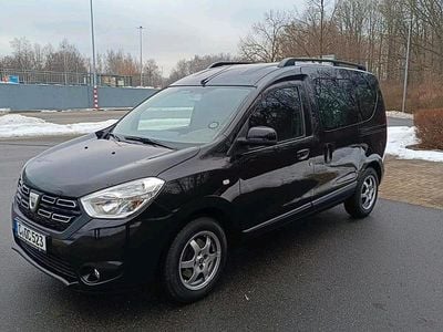 Schwarz Gebraucht 2020 Dacia Dokker Van / Kleinbus | 10.200 € (Fairer Preis)