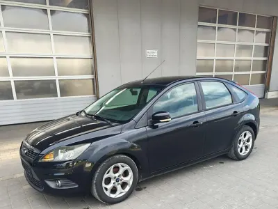 Gebraucht Ford Focus 90 PS (66 kW) 2011 Schwarz Limousine