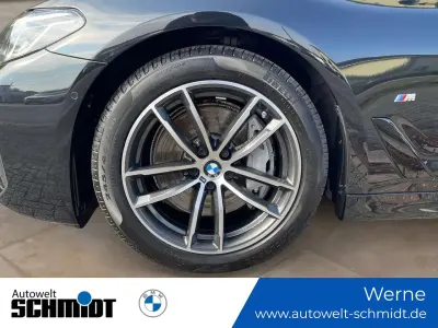 Gebraucht BMW 530 M Sport 286 PS (210 kW) 2023 Saphirschwarz metallic Kombi
