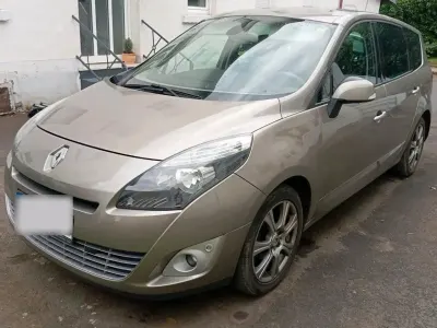 Gebraucht Renault Grand Scénic III 140 PS (102 kW) 2010 Braun Van / Kleinbus
