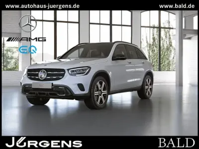 Używany Mercedes GLC300e Night 194 KM (142 kW) 2022 Biały SUV