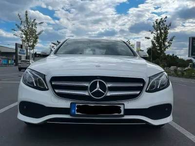 Gebraucht Mercedes E220 Avantgarde 194 PS (142 kW) 2016 Weiß Limousine