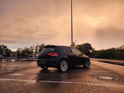 Gebraucht VW Golf VII Highline 140 PS (102 kW) 2014 Schwarz Limousine