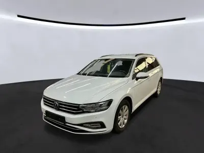 Gebraucht VW Passat Business 150 PS (110 kW) 2022 Glacier white metallic Kombi
