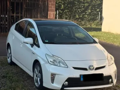 Gebraucht Toyota Prius Executive 136 PS (100 kW) 2012 Weiß Limousine
