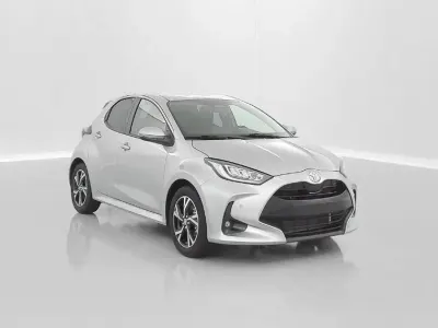 Neu Toyota Yaris Design 92 PS (67 kW) 2025 Gris mineral Kleinwagen