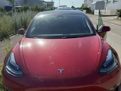 Gebraucht Tesla Model 3 366 kW (498 PS) 2022 Rot Limousine