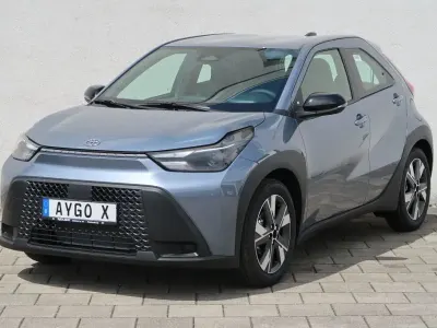 Neu Toyota Aygo X Active 116 PS (85 kW) 2026 Grau SUV