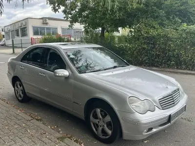 Gebraucht Mercedes C180 143 PS (105 kW) 2002 Brillantsilber  metalliclack Limousine