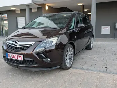 Second-hand Opel Zafira Tourer Innovation 140 CP (102 kW) 2014 Maro Monovolum