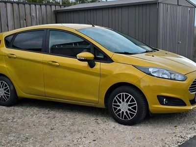 Usata Ford Fiesta Trend 101 CV (74 kW) 2013 Oro Utilitaria