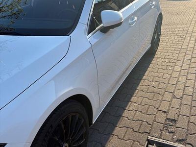 Weiß Gebraucht 2019 Mercedes A180 Limousine | 18.900 € (Etwas zu teuer)