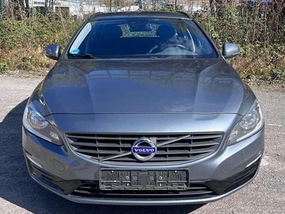 Second-hand Volvo V60 Kinetic 120 CP (88 kW) 2018 Gri Break