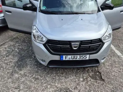 Gebraucht Dacia Lodgy 102 PS (75 kW) 2020 Silber Van / Kleinbus