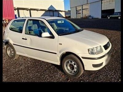 Gebraucht VW Polo 60 PS (44 kW) 2001 Weiß Limousine