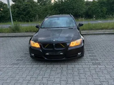 Gebraucht BMW 330 Sport Line 245 PS (180 kW) 2010 Schwarz Kombi