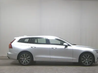 Gebraucht Volvo V60 Inscription 197 PS (144 kW) 2022 Silber Kombi