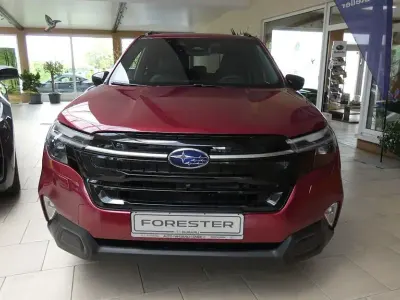 Neu Subaru Forester Platinum 136 PS (100 kW) 2026 Rot SUV