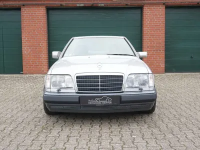 Używany Mercedes E300 220 KM (161 kW) 1990 Srebrny Coupe