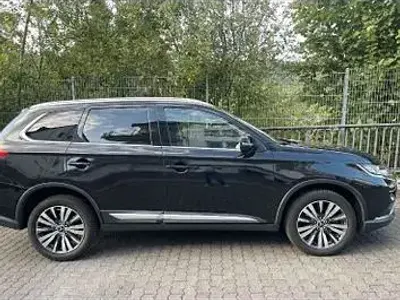 Gebraucht Mitsubishi Outlander Diamant Edition 150 PS (110 kW) 2019 Schwarz SUV