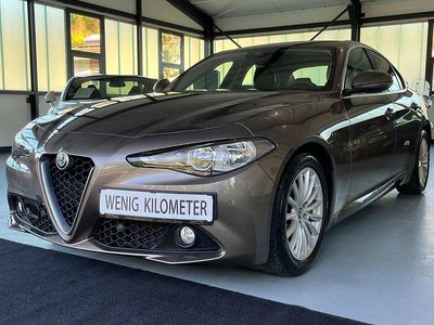 Usata Alfa Romeo Giulia Super 179 CV (131 kW) 2016 Grigio Berlina