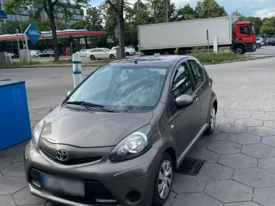 Gebraucht Toyota Aygo 68 PS (50 kW) 2012 Braun Kleinwagen