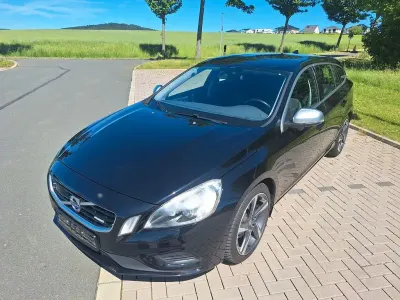 Gebraucht Volvo V60 R-Design 114 PS (83 kW) 2012 Schwarz Kombi