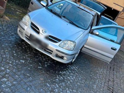 Nissan Almera Tino