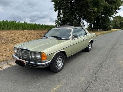 Gebraucht Mercedes 230 136 PS (100 kW) 1983 Grün Coupé