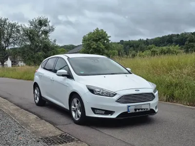 Gebraucht Ford Focus Titanium 125 PS (91 kW) 2015 Weiß Limousine