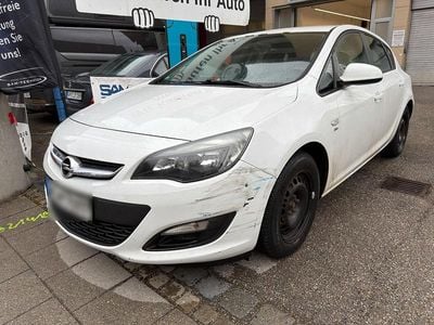 Gebraucht Opel Astra 101 PS (74 kW) 2013 Weiß Kleinwagen